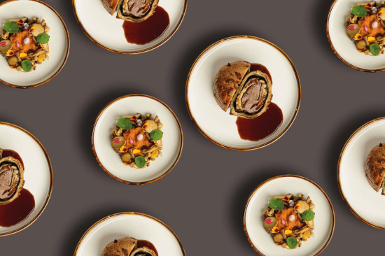 Gęś en croûte ze smardzami, redukcja z owoców lasu, creme brûle z dyni