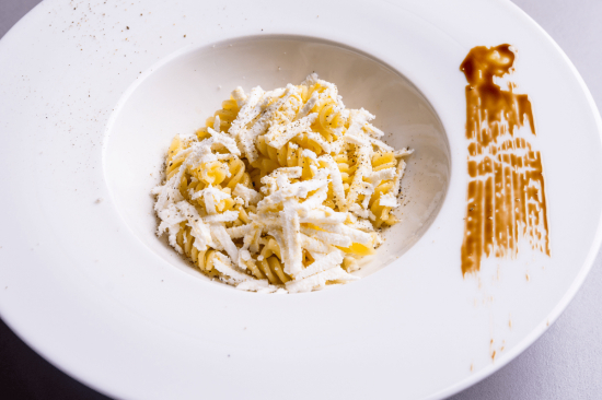 Makaron fusilli z kremem parmezanowym i soloną ricottą 