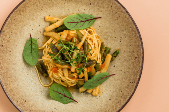 Makaron spaghetti alla chittara ze szparagami