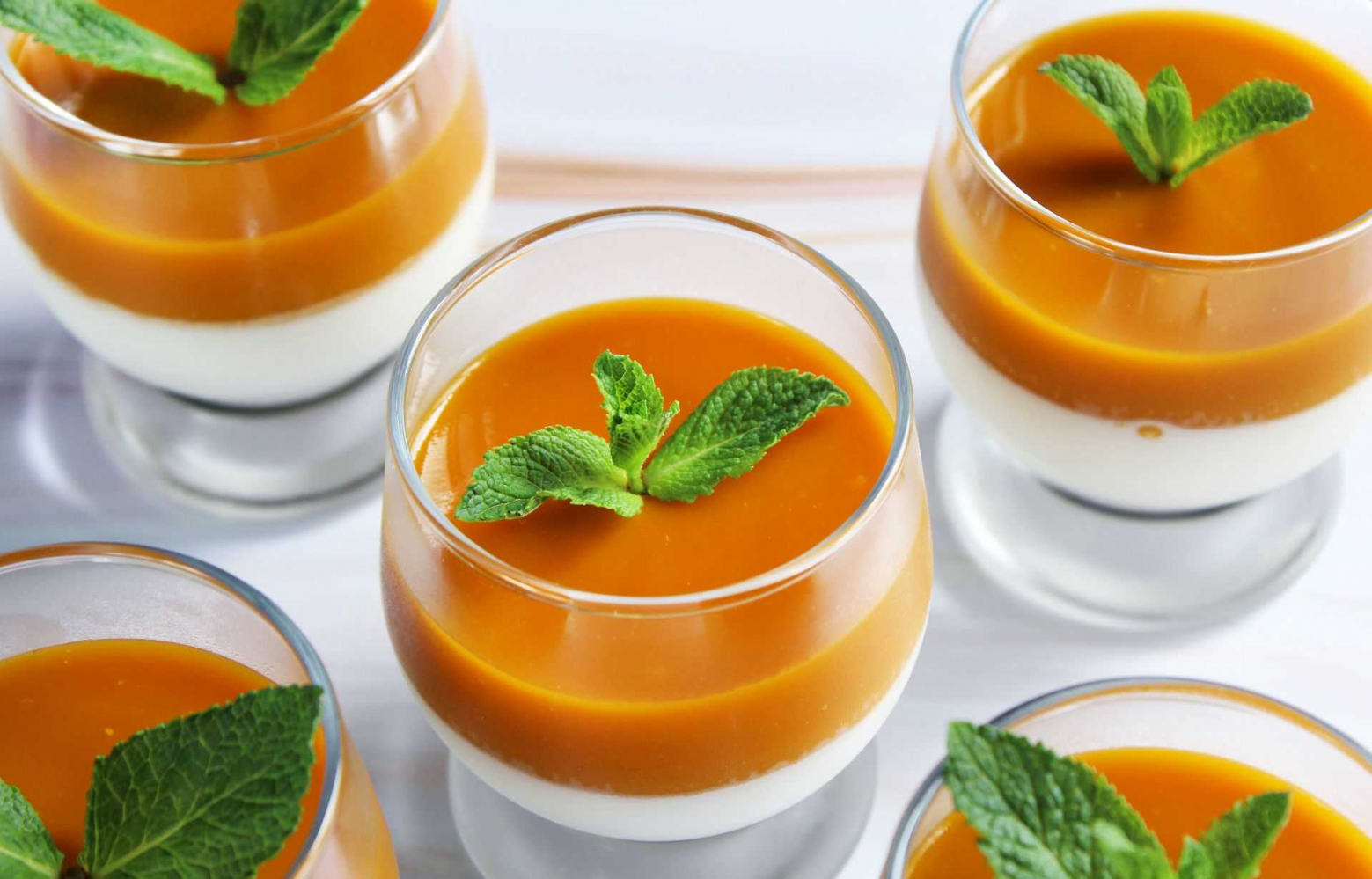 Panna cotta z pureé mango