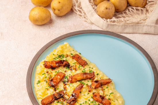 Risotto z ziemniaka z wędzonym pstrągiem