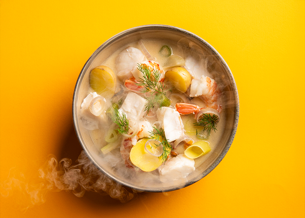 Rozgrzewający chowder w morskim stylu