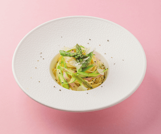Tagliatelle ze szparagami i szynką cotto